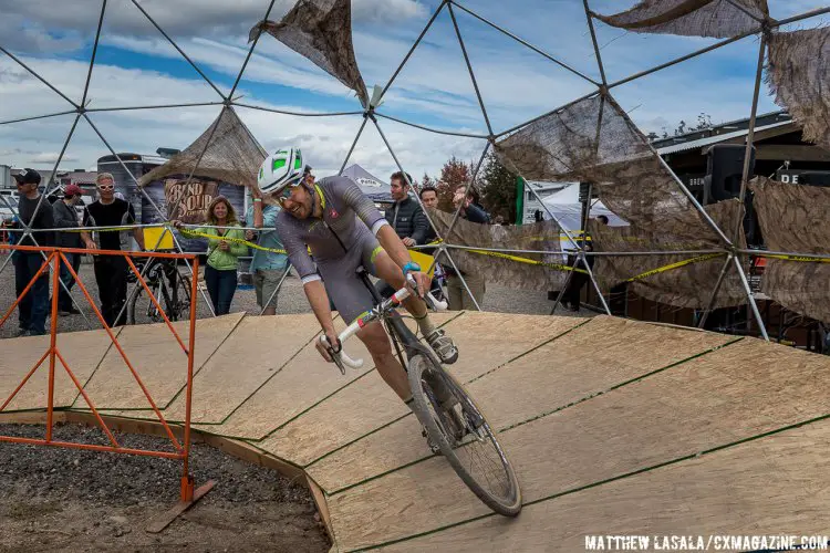 Chris Jones riding through the Thundercross Dome on the way to victory. © Matthew Lasala