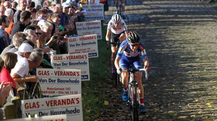 Sanne Cant drives the pace up the Koppenberg. © Bart Hazen
