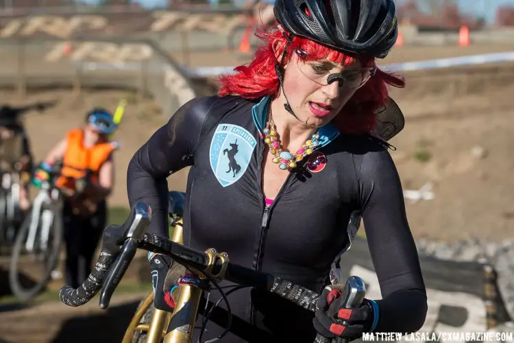 Laura Winberry (Speedvagen Racing) showing her fashion sense on the way to a 3rd place finish. © Matthew Lasala