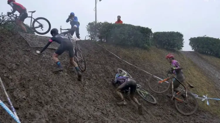 Japan's Starlight Cross Day 2 was a slippery, sloppy mudfest. © Pigmon