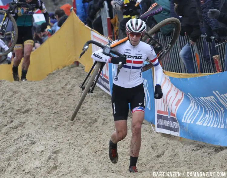 Helen Wyman would chase Harris and finish sixth. 2015 Koksijde World Cup Women. © B. Hazen / Cyclocross Magazine