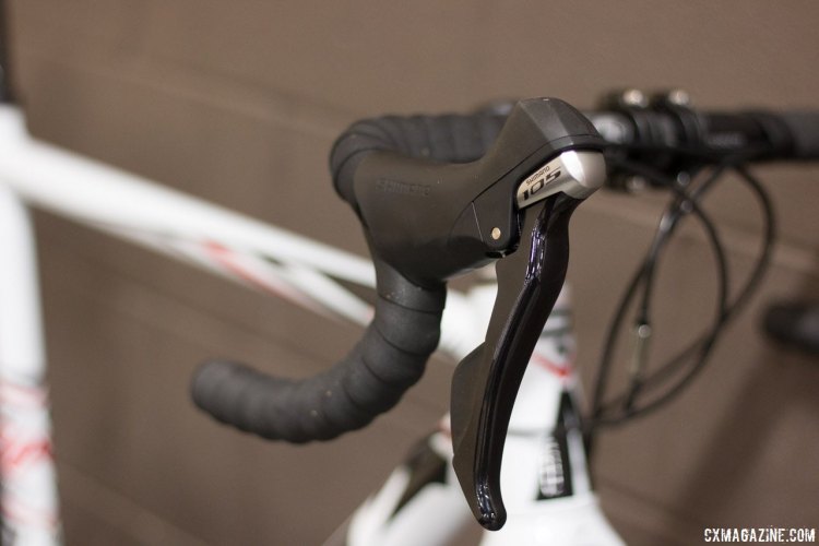 Shimano 105 STI shift levers are paired with 105 front and rear derailleurs to keep the shifting crisp on the 2016 Ridley X-Ride 30. © Cyclocross Magazine