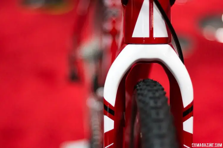 Ridley's 2016 bikes feature ample mud clearance on their Oryx 15mm thru axle fork. © Cyclocross Magazine