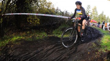 Tricia Fleischer was able to outsprint MFG Cyclocross Series rival Kristen Kelsey for the victory at North 40 CX. © Geoffry Crofoot