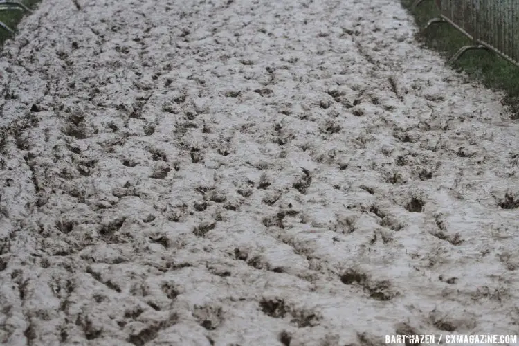 Deep mud was the order of the day on track at Spa-Francorchamps. © Bart Hazen