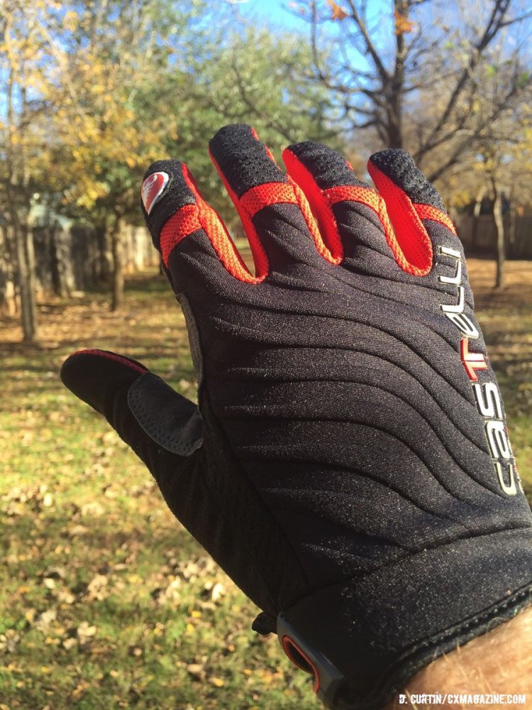 The top of the CW.6.0 glove features a textured neoprene surface to protect the back of the hand. © Cyclocross Magazine