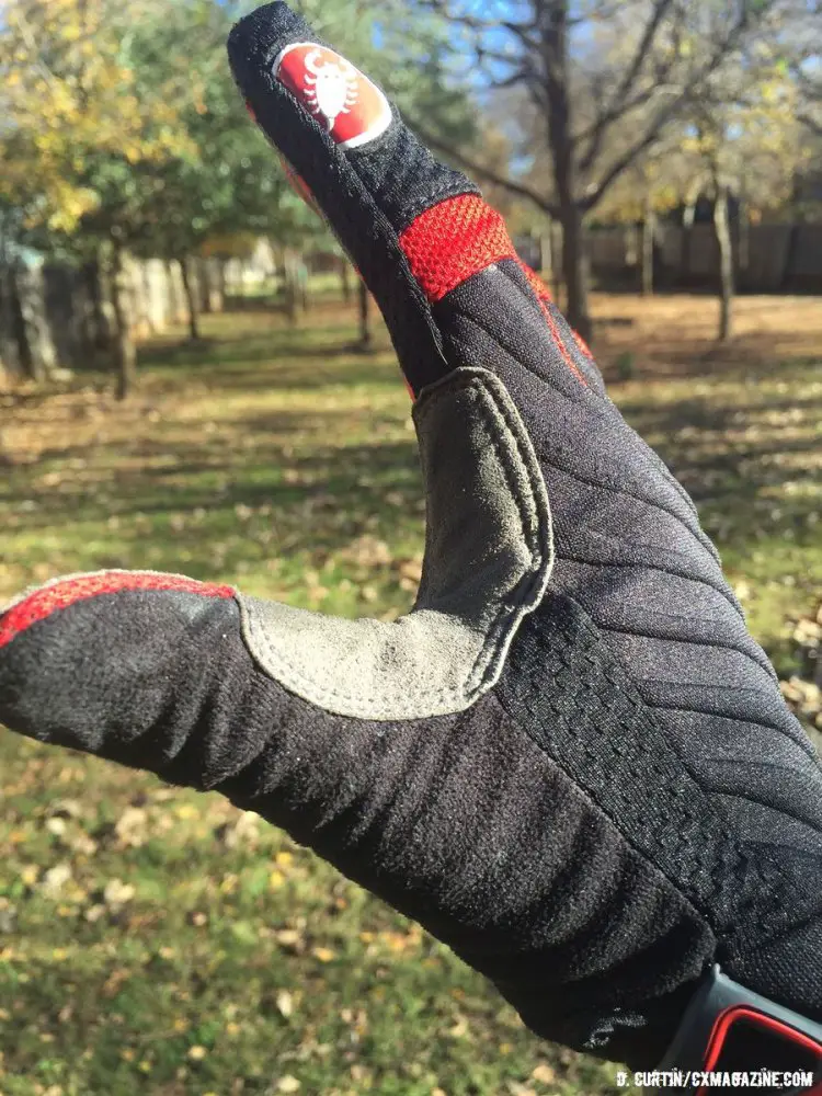 The CW.6.0's gusseted thumb crook for the many hours spent on the hoods. © Cyclocross Magazine