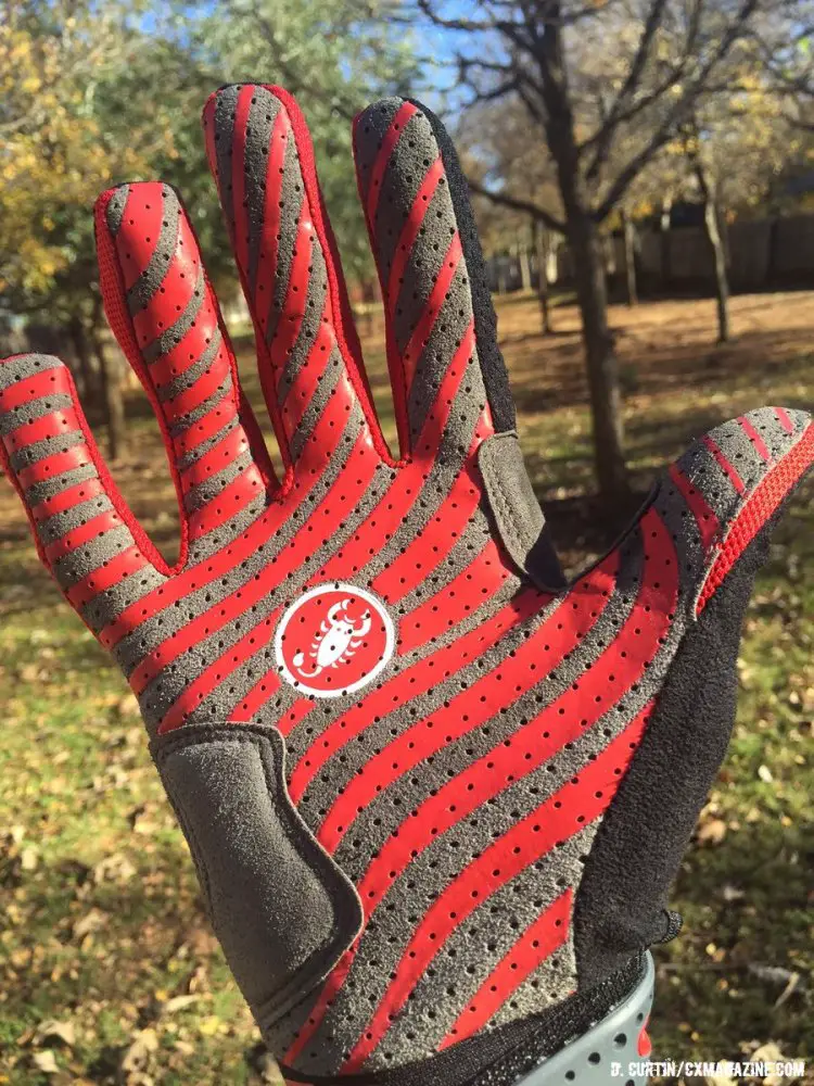 The silicone patterned palm provides added grip on the CW.6.0. © Cyclocross Magazine