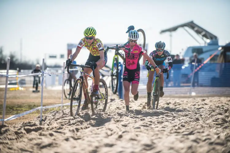 An early group forms with Kachorek driving the pace through the sand. © Andy Chasteen