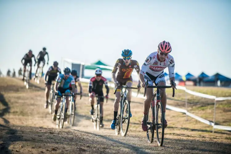 The chasing group, with race winner Tristan Uhl tucked in. © Andy Chasteen 