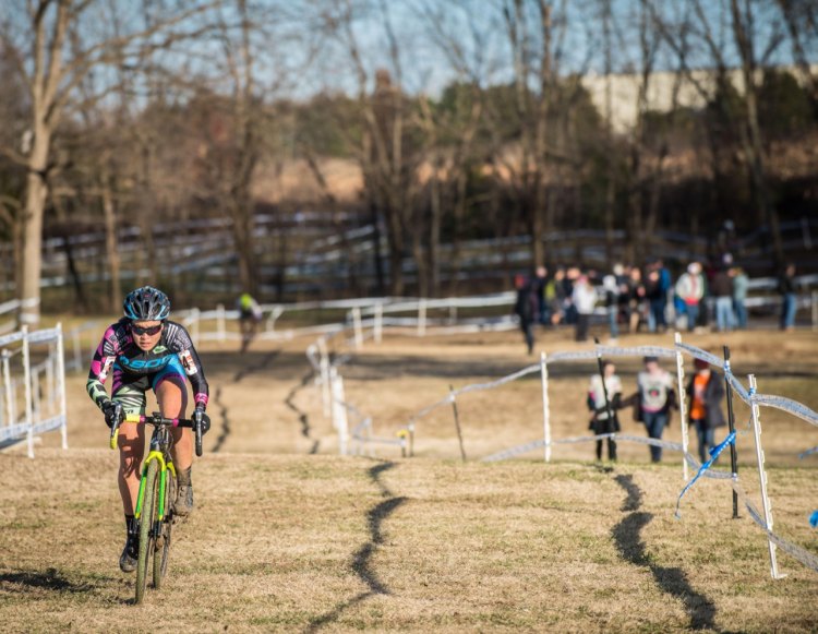 Amanda Nauman goes clear en route to hear Elite Women's victory at day one of Ruts 'n Guts. © Andy Chasteen 