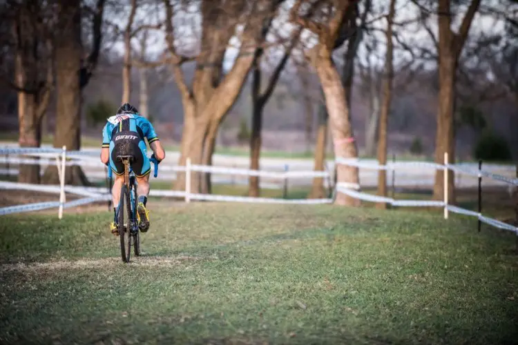 Tristan Uhl goes clear en route to his Ruts 'n Guts Elite Men's win. © Andy Chasteen