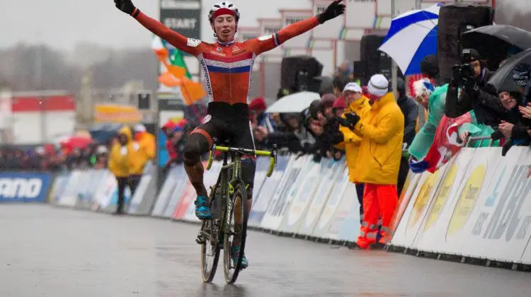 Jens Dekker of the Netherlands takes the 2016 Junior Men's World Championship in Zolder. © Pieter Van Hoorebeke / Cyclocross Magazine