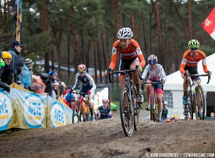 Sophie de Boer was in control early in the race. © Pieter Van Hoorebeke / Cyclocross Magazine