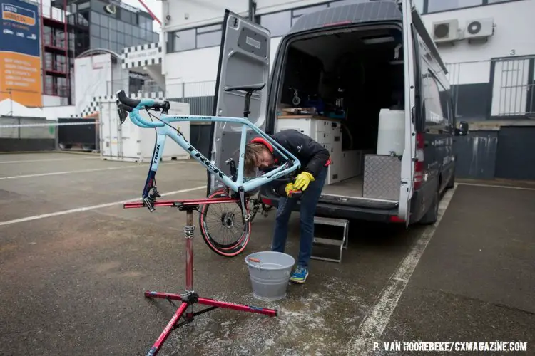 Post pre-ride Mark Legg-Compton tends to the National Champion's bike. Course Inspection. 2016 UCI Cyclocross World Championships. © P. Van Hoorebeke/Cyclocross Magazine