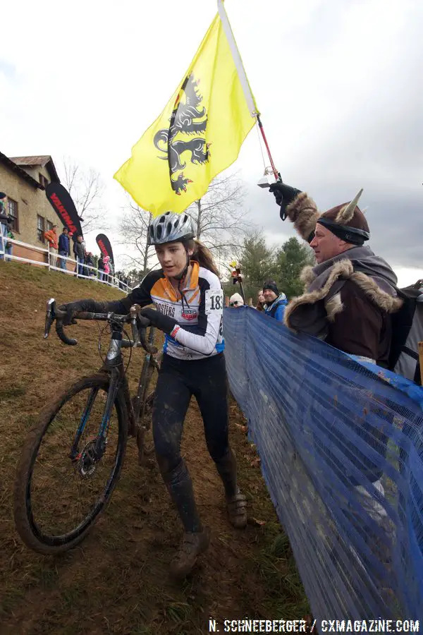The fans came out, and the crowds and creative costumes grew by the hour. Junior 15-16 women. © N. Schneeberger / Cyclocross Magazine