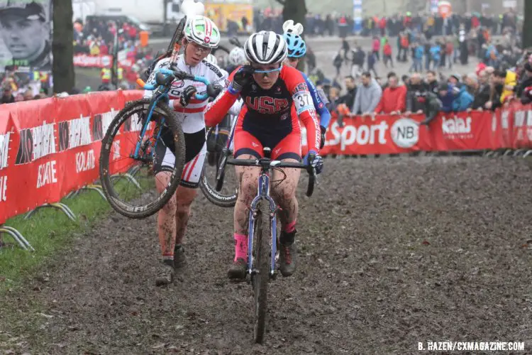 Ellen Noble takes a better look. 2016 World Cup Hoogerheide. © Bart Hazen