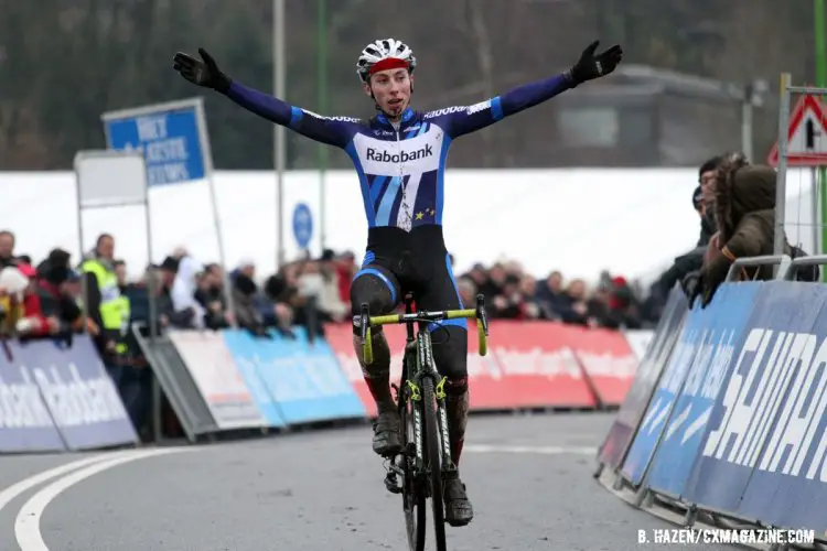 Jens Dekker takes the win in the Junior Men's race. 2016 World Cup Hoogerheide. © Bart Hazen