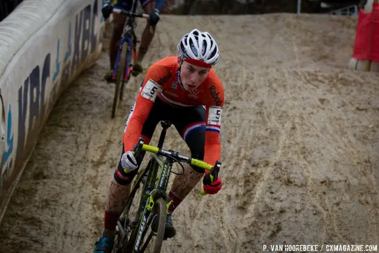 Jens Dekker of the Netherlands had a consistent race to take the 2016 Junior Men's World Championship in Zolder. © Pieter Van Hoorebeke / Cyclocross Magazine