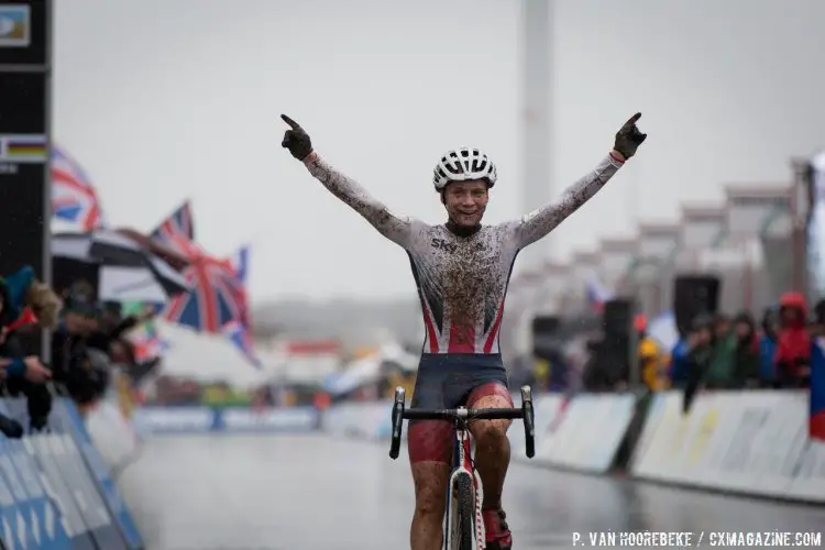 Evie Richards wins the first-ever women's U23 race at the UCI Cyclocross World Championships. © Pieter Van Hoorebeke / Cyclocross Magazine