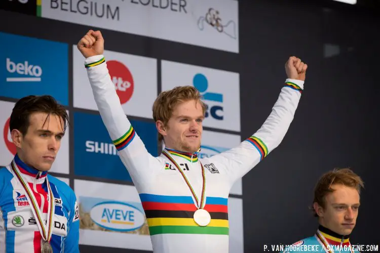 The picture shows a thousand emotions. Eli Iserbyt and Adam Toupalik both won a sprint. Iserbyt chose the right one to win a World title. © Pieter Van Hoorebeke / Cyclocross Magazine