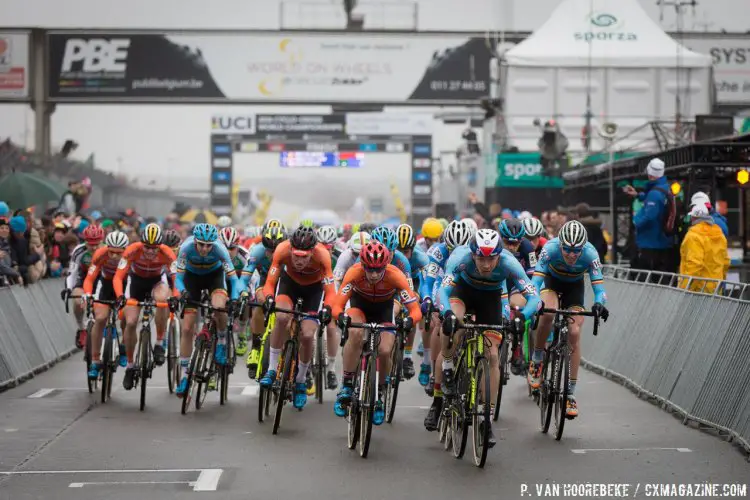 Elite Men's start, 2016 Cyclocross World Championships. © Pieter Van Hoorebeke / Cyclocross Magazine