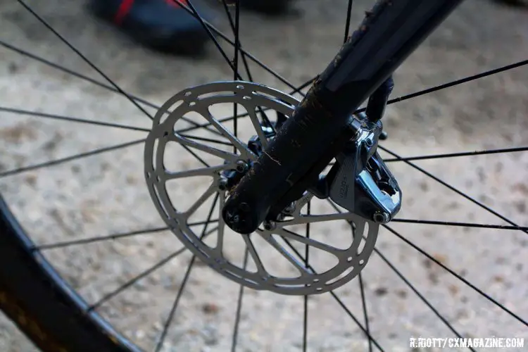 The Focus Mares CX features a through-axle fork. Sram Force hydraulic calipers and centerline rotors provide the braking. © Cyclocross Magazine