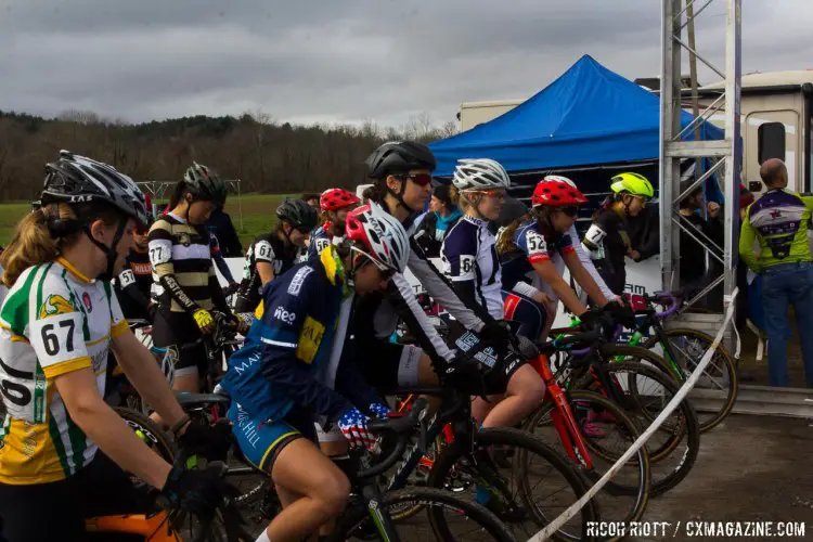 Collegiate Women D2 start line