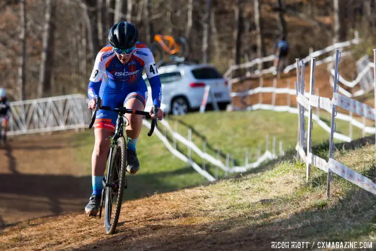 Mertz approaches Ingles Heckle Hill. © R. Riott / Cyclocross Magazine