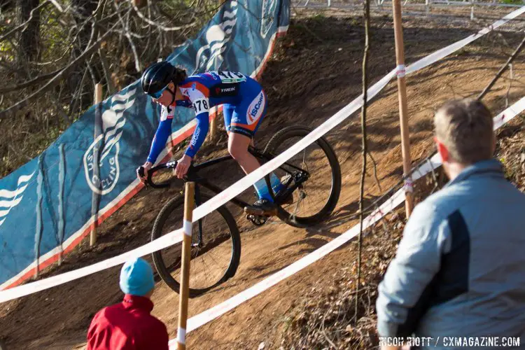 Nicole Mertz drops in. © R. Riott / Cyclocross Magazine