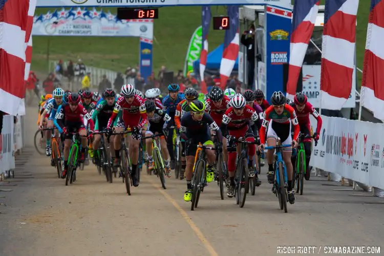 The startline sprint of the Junior Mens 15-16