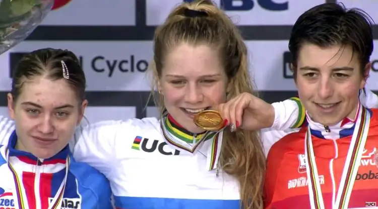 Brit Evie Richards took the first-ever Women's Youth Cyclocross World Championship. 