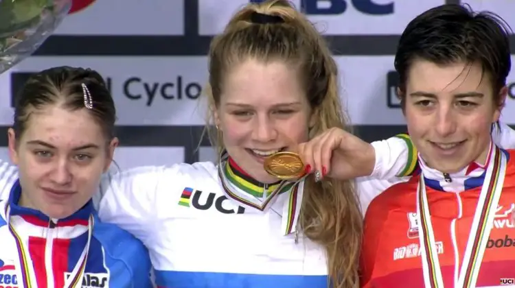 Brit Evie Richards took the first-ever Women's Youth Cyclocross World Championship.