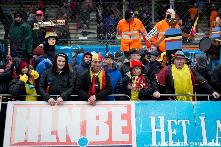 The fans came out and were spirited. Elite Men, 2016 Cyclocross World Championships. © Pieter Van Hoorebeke / Cyclocross Magazine