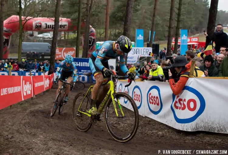 Sven Nys made the crowds roar when he jumped into the lead midway through the race. Elite Men, 2016 Cyclocross World Championships. © Pieter Van Hoorebeke / Cyclocross Magazine