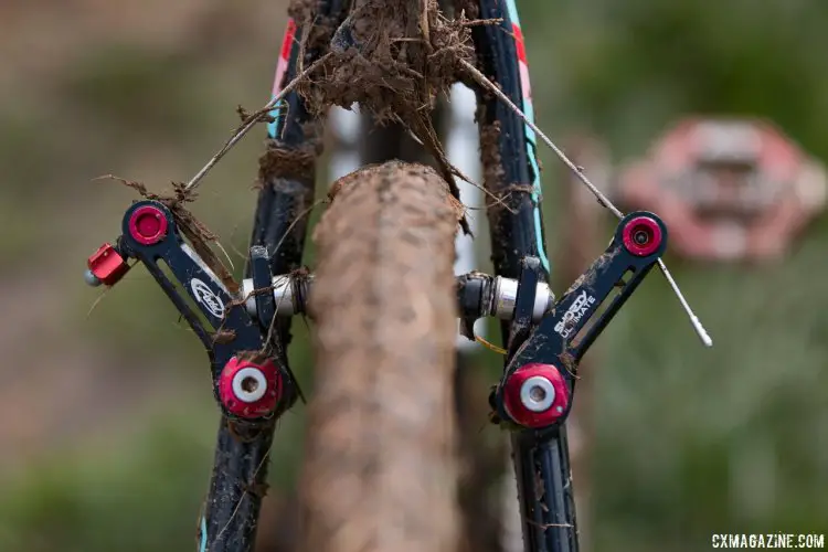 Ellen Noble used the low profile, higher-leverage configuration on her Avid Shorty Ultimate cantilever brakes. © Cyclocross Magazine