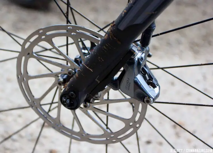 The Focus Mares CX features a through-axle fork. Sram Force hydraulic calipers and centerline rotors provide the braking. © Cyclocross Magazine