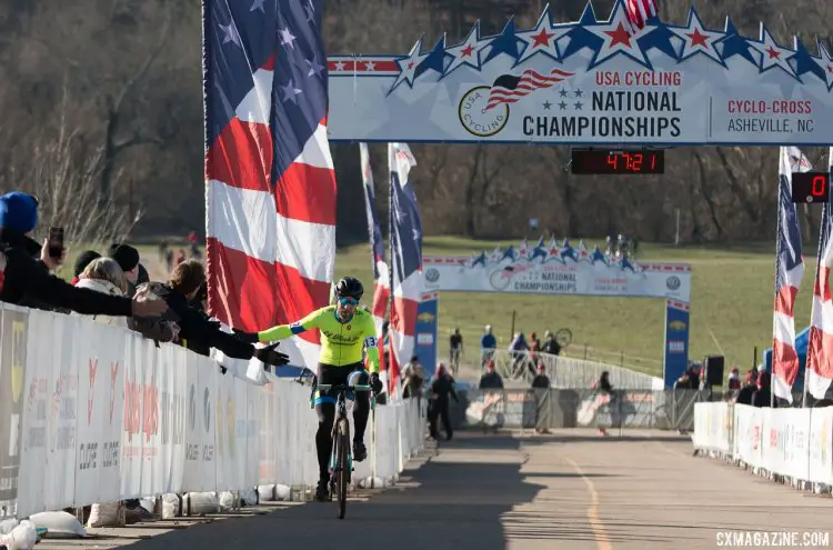 Lasley had time to celebrate after stretching out his lead when Shriver had a mechanical. Masters 35-39, 2016 Cyclocross National Championships. © Cyclocross Magazine