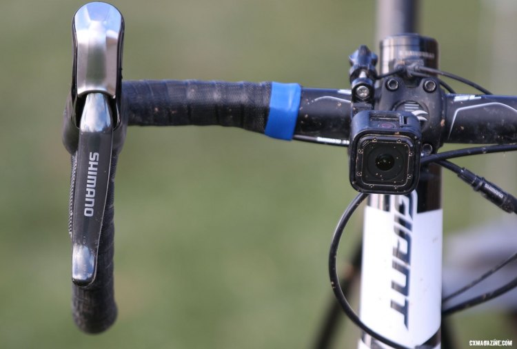 With the single ring up front, the right Shimano Ultegra shifter is nothing more than a brake lever. © Cyclocross Magazine