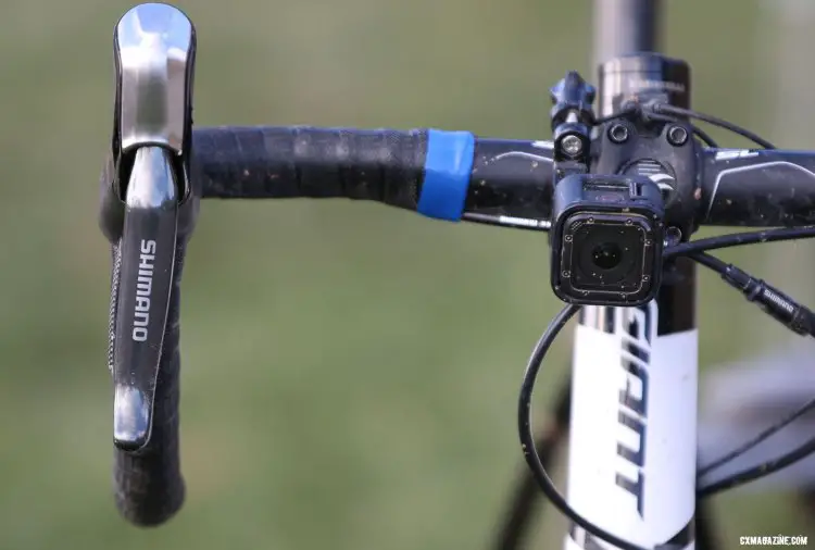 With the single ring up front, the right Shimano Ultegra shifter is nothing more than a brake lever. © Cyclocross Magazine