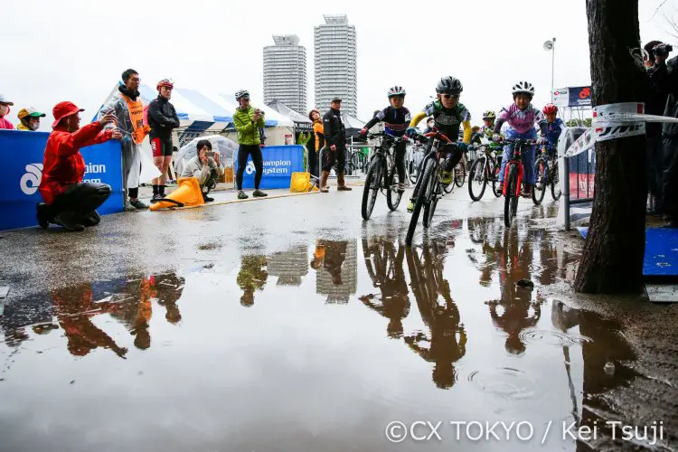 Junior race holeshot. 2016 Cyclocross Toko © Kei Tsuji