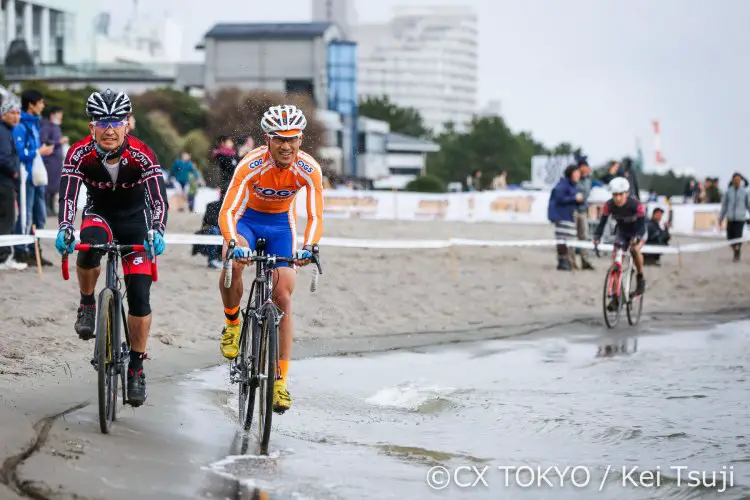 The beach feature at Cyclocross Tokyo is iconic. 2016 Cyclocross Toko © Kei Tsuji