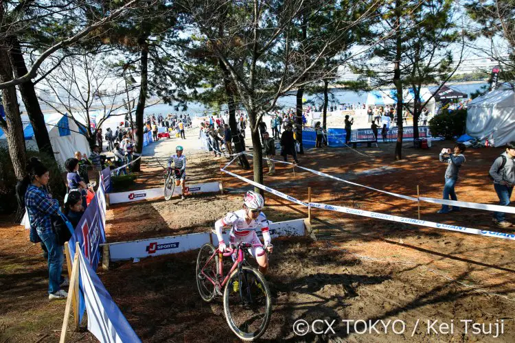 Japanese Women's National Champion Sakaguchi heads over the barriers. 2016 Cyclocross Toko © Kei Tsuji