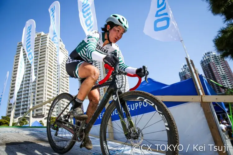 Eri Yonamine missed her first major cyclocross win and took second. © CX Tokyo / Kei Tsuji