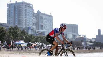 The backdrop for Cyclocross Tokyo is amazing. 2016 Cyclocross Toko © Kei Tsuji