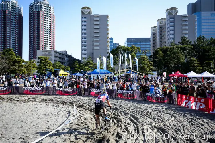 An urban beach makes for a remarkable race venue. 2016 Cyclocross Toko © Kei Tsuji