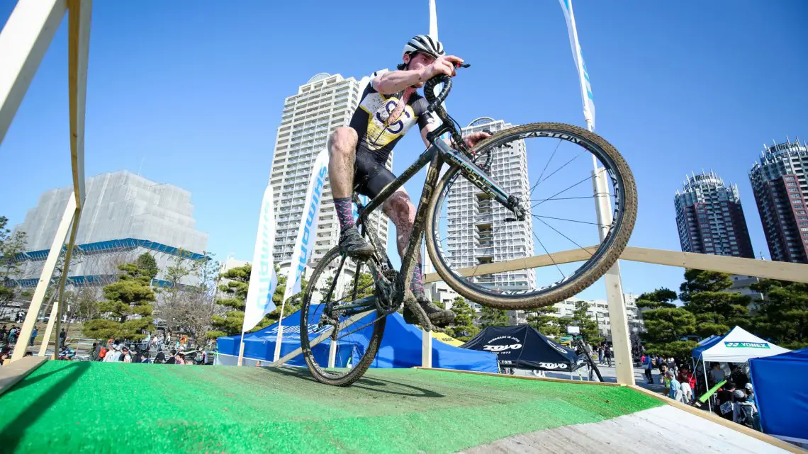 Zach McDonald puts on a show. 2016 Cyclocross Toko © Kei Tsuji