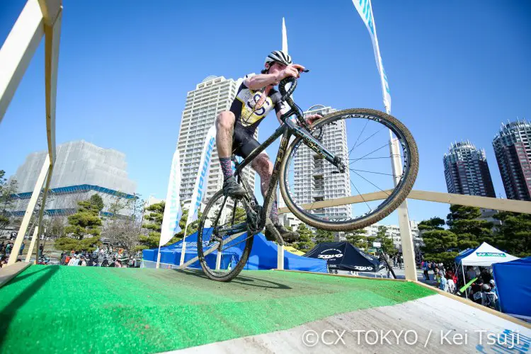 Zach McDonald puts on a show. 2016 Cyclocross Toko © Kei Tsuji