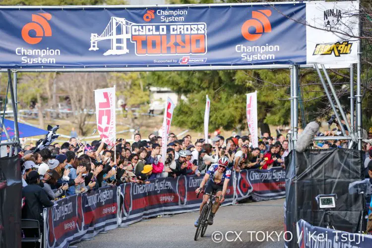 Powers waited until last two laps to make his move. 2016 Cyclocross Toko © Kei Tsuji