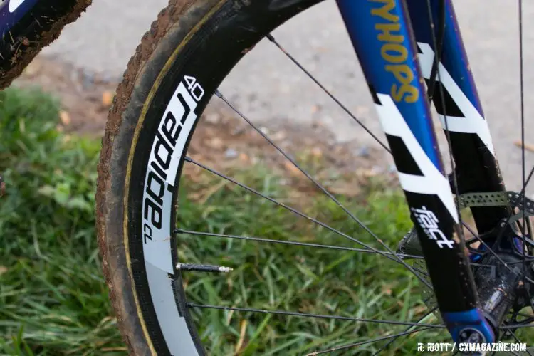 Gomez Villafañe's Specialized Crux Pro CX1 rolls on Specialized's Roval Rapide CL 40 tubulars. 2016 Cyclocross National Championships. © R. Riott / Cyclocross Magazine